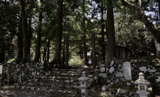 朽木氏岩神館跡