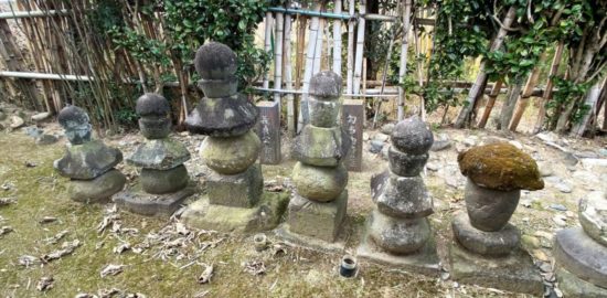 新田義貞公と勾当内侍の墓