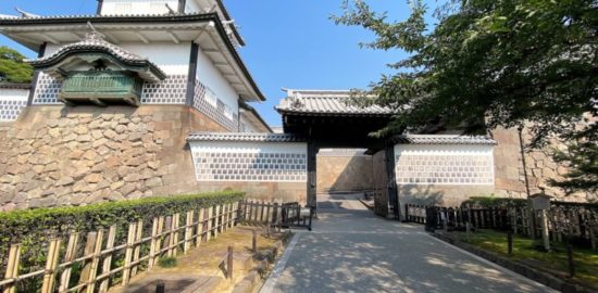 金沢城　石川橋から石川門へ続く道