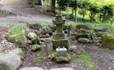 安達盛長の墓所（修善寺）