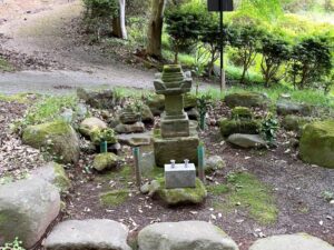 安達盛長の墓所（修善寺）