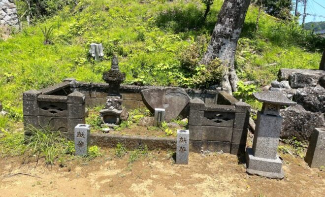 狩野茂光・北条時宗の墓