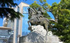 伊東祐親公の像