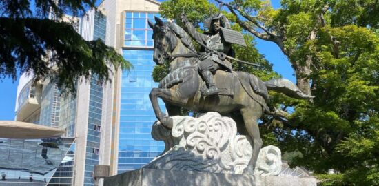 伊東祐親公の像