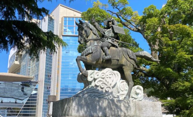 伊東祐親公の像