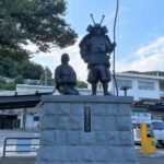 土肥実平と夫人像