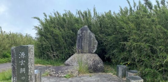 源実朝の歌碑　十国峠