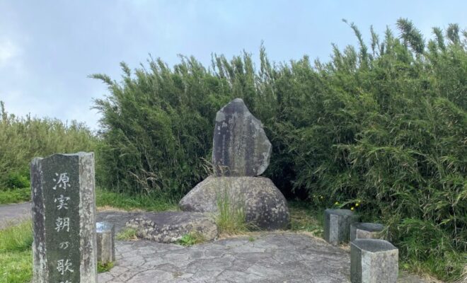 源実朝の歌碑　十国峠