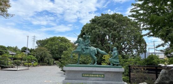 白幡神社境内にある源義経公と武蔵坊弁慶