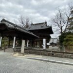 鑁阿寺　山門と本堂