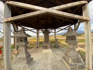 皆鶴姫の碑と墓