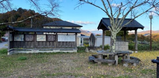 へいほう石 パネル 広場