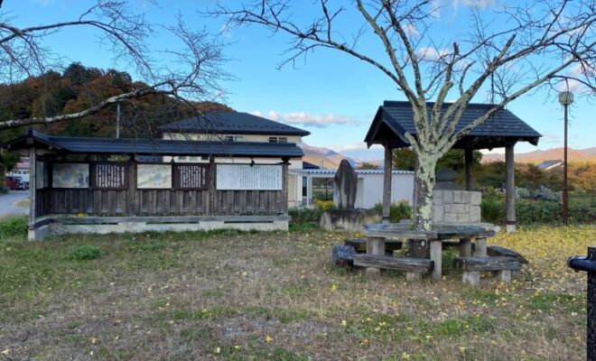 へいほう石 パネル 広場