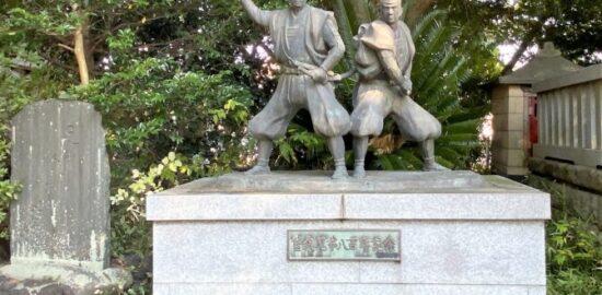 曽我兄弟の像(曽我寺)