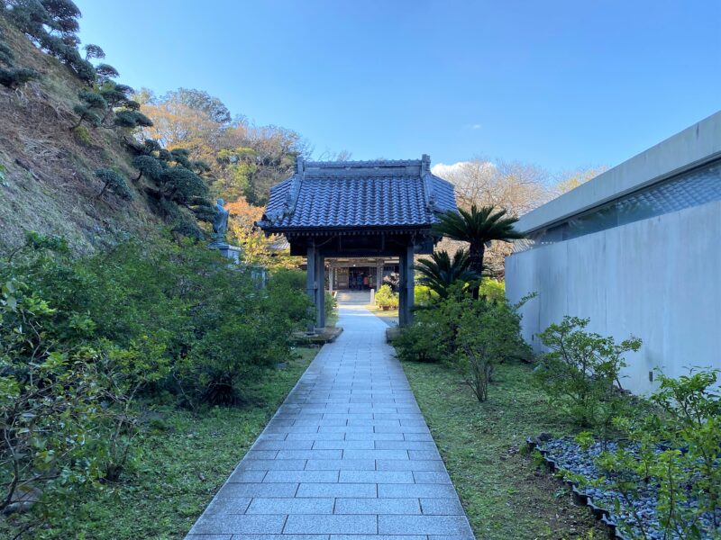 了仙寺~開山は江戸時代初期で下田条約締結の地で有名ですが古墳時代の遺跡もあります。 歴史探索