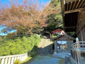 叶神社・明神山への階段