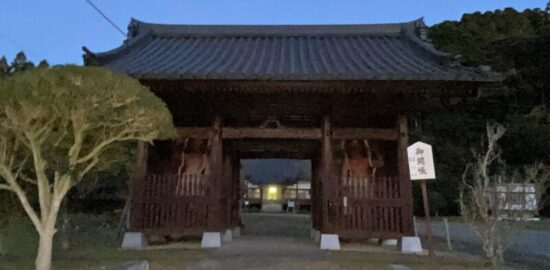 硯山長福寺　仁王門