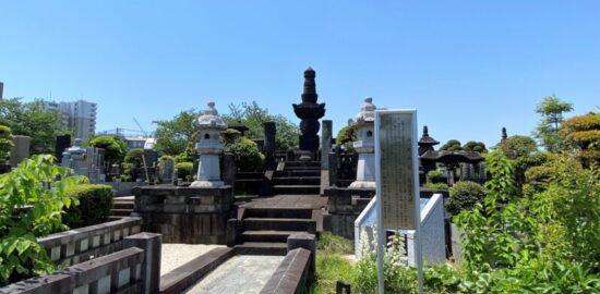 伝通院 於大の方墓所