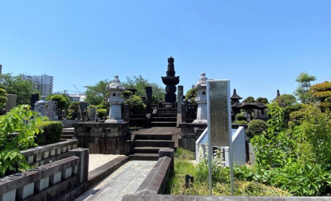 伝通院 於大の方の墓