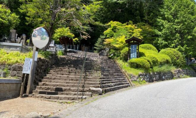 興禅寺・木曽義仲公之墓