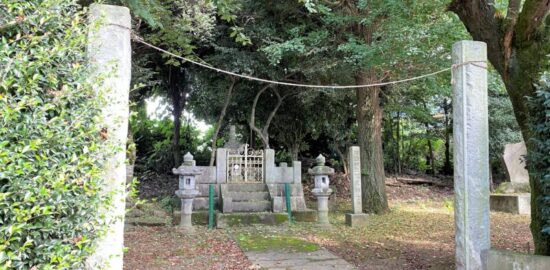 関城跡・関親子の宝篋印塔