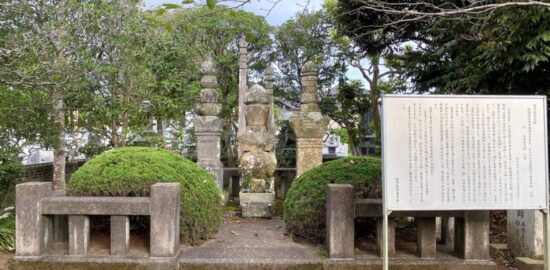 木曽義昌公・真理姫供養塔(東漸寺)