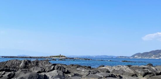天神島からの三浦半島と鎌倉方面の海