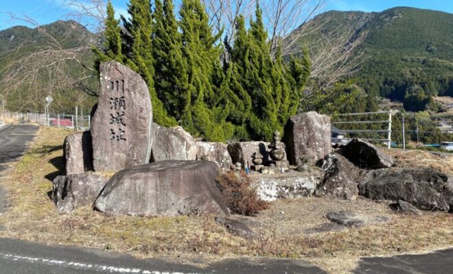 川瀬城址（立派な石碑と五輪塔）三重県