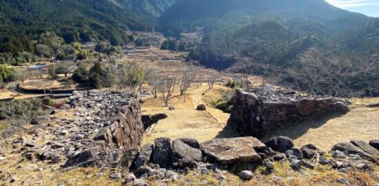 赤木城跡 主郭から東郭及び南郭の眺め